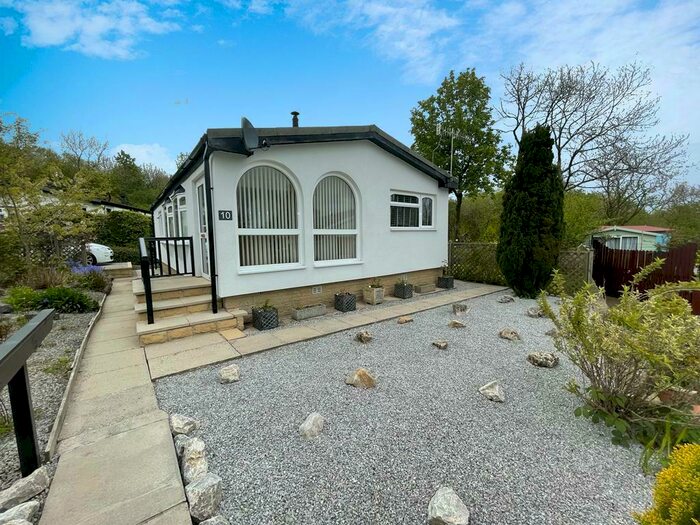 2 Bedroom Park Home For Sale In Park View Drive, Long Ashes Park, BD23