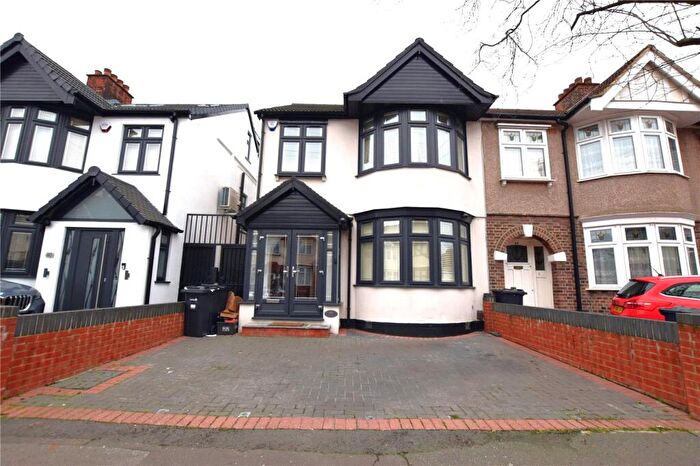 4 Bedroom End Of Terrace House To Rent In Primrose Avenue, Romford, RM6