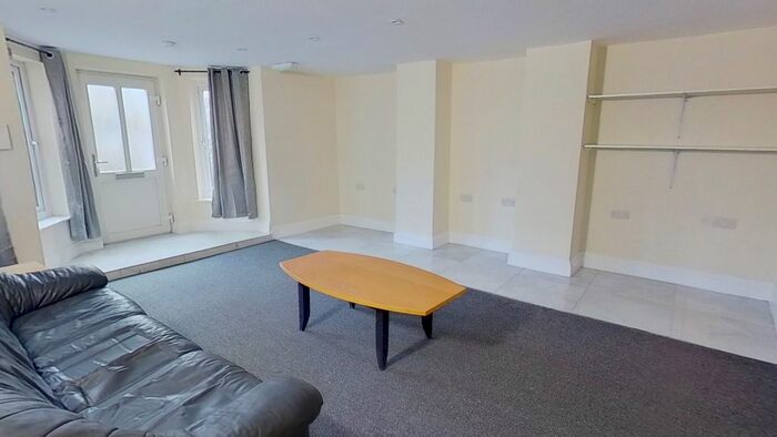 1 Bedroom Flat To Rent In Regent Park Terrace, Hyde Park, Leeds, LS6