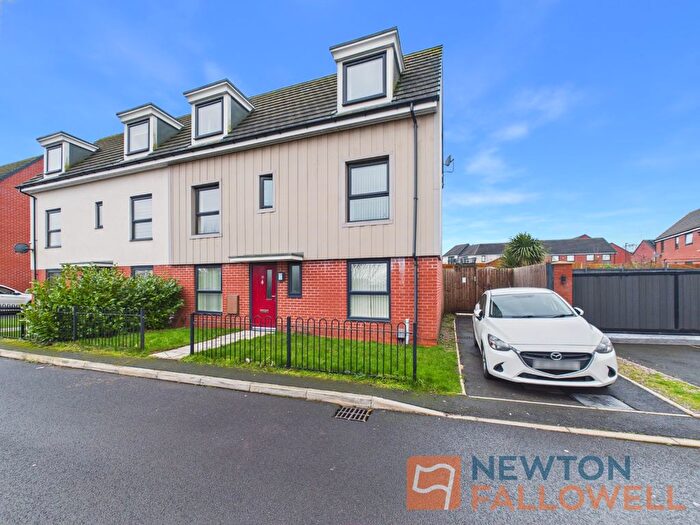 4 Bedroom Semi Detached House For Sale In Razorbill Way, Walsall, WS3