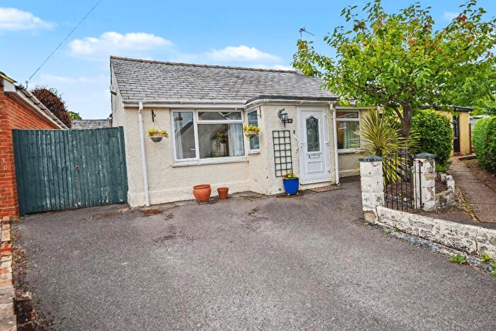 3 Bedroom Bungalow For Sale In Wings Road, Farnham, Surrey, GU9