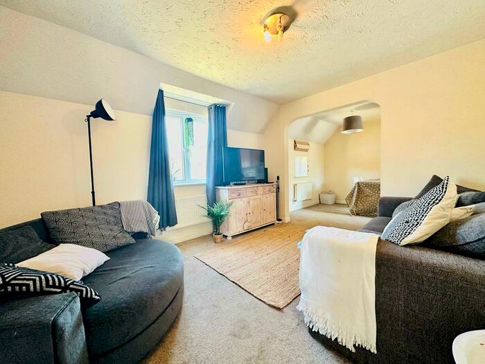 2 Bedroom Detached House To Rent In Oakfields, Tiverton, EX16