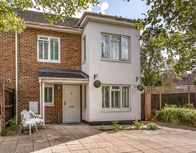 4 Bedroom End Of Terrace House For Sale In Staddon Close, Beckenham, BR3