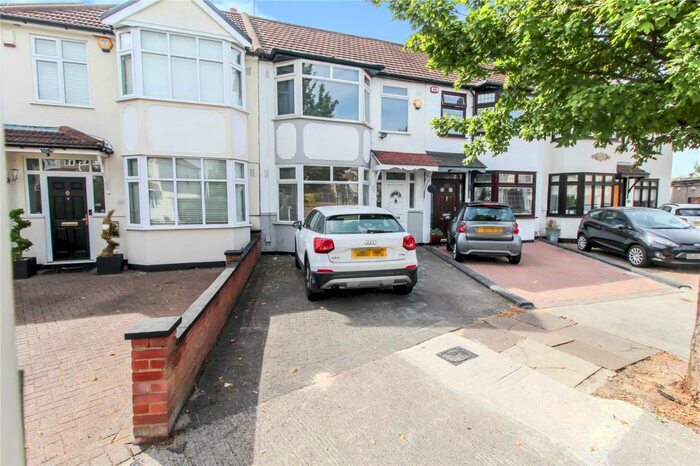 3 Bedroom House To Rent In Belgrave Avenue, Gidea Park, Romford, RM2