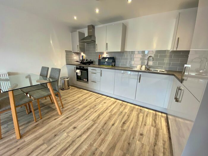 2 Bedroom Flat To Rent In Belgrave Middleway, Birmingham, B5