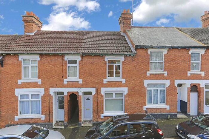 3 Bedroom Terraced House For Sale In Russell Street, Kettering, Northamptonshire, NN16