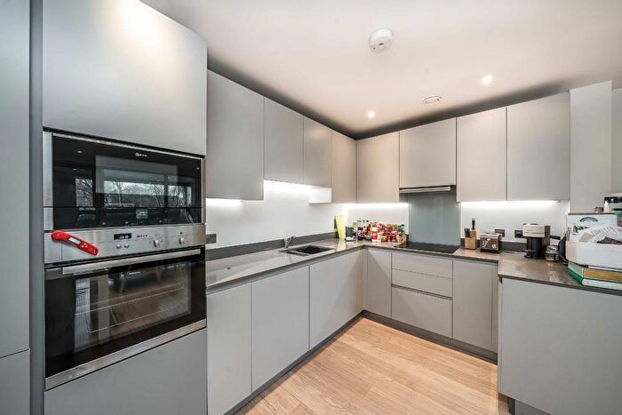 2 Bedroom Flat To Rent In Brixton Road, London, SW9