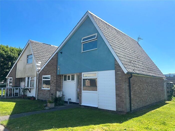 4 Bedroom Semi-Detached House For Sale In Llewelyn Walk, Tywyn, Gwynedd, LL36