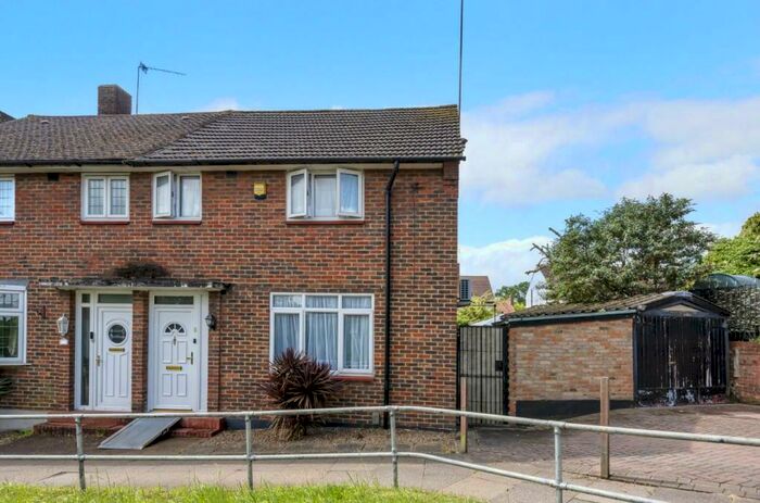 3 Bedroom Semi-Detached House To Rent In Leesons Hill, Orpington, Kent, BR5