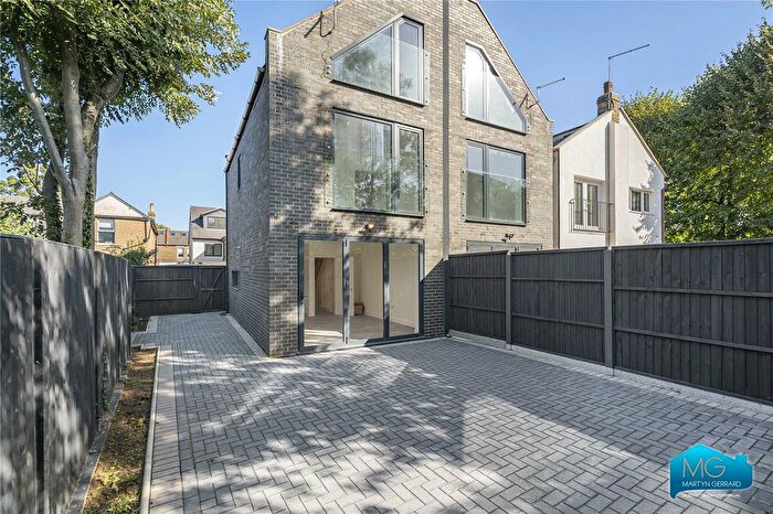 3 Bedroom Semi-Detached House To Rent In Victoria Road, Barnet, Hertfordshire, EN4