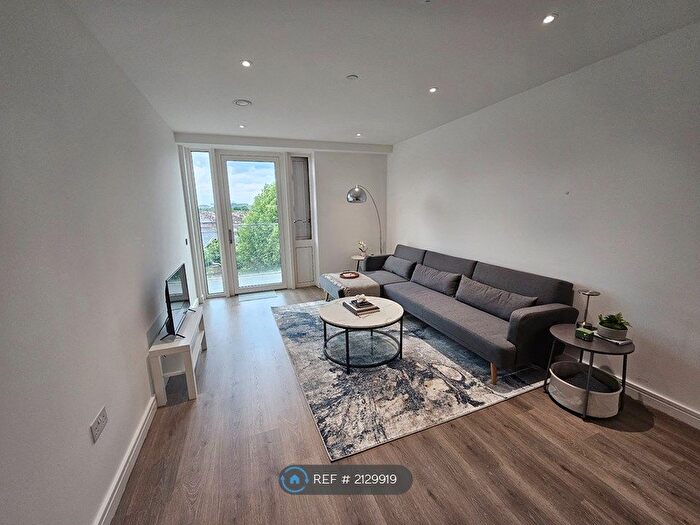 2 Bedroom Flat To Rent In Glenthorne Road, London, W6