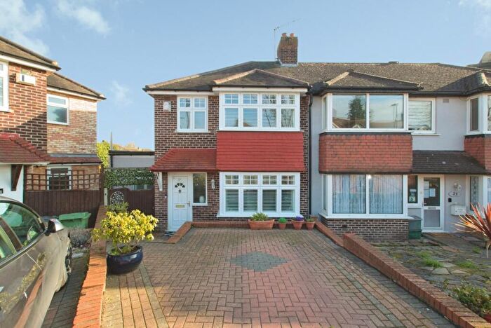 4 Bedroom Semi Detached House For Sale In Combeside, London, SE18