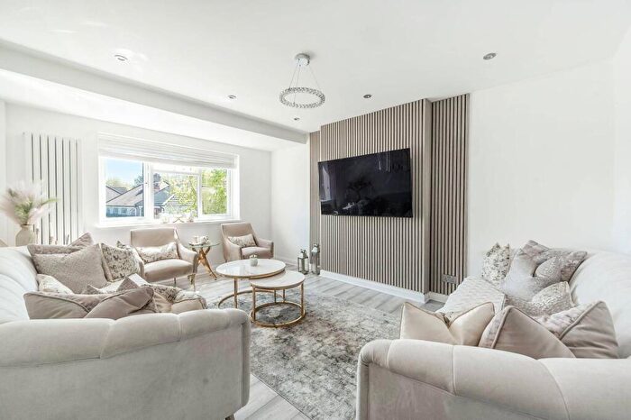 3 Bedroom Flat To Rent In Devonshire Road, Hatch End, Pinner, HA5