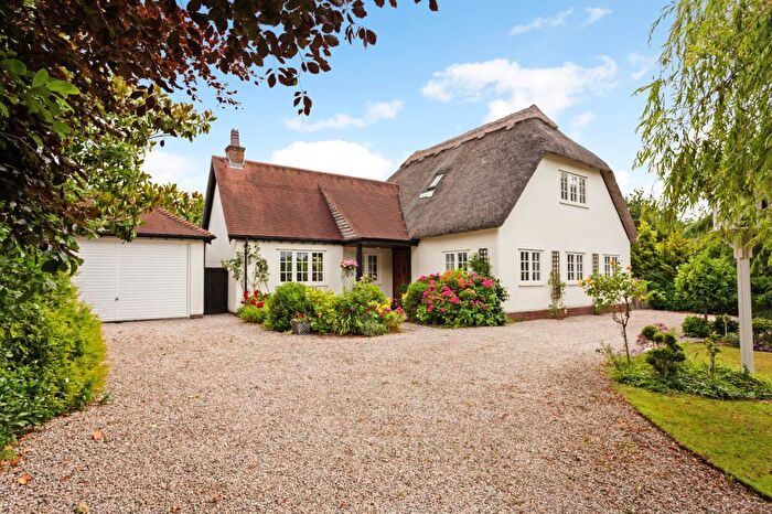 4 Bedroom Detached House For Sale In Holtwood, Wimborne, Dorset, BH21