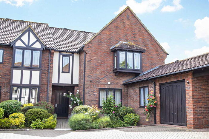 2 Bedroom Apartment To Rent In High Street, Silsoe, Bedford, MK45