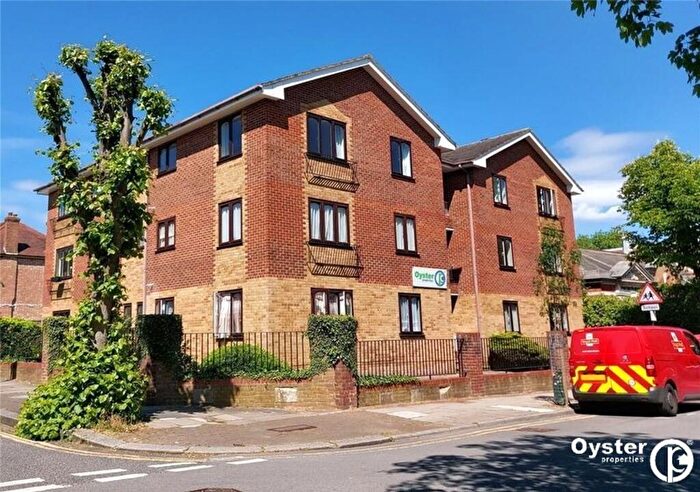 2 Bedroom Flat For Sale In Springfield Road, Bethell Lodge, N11