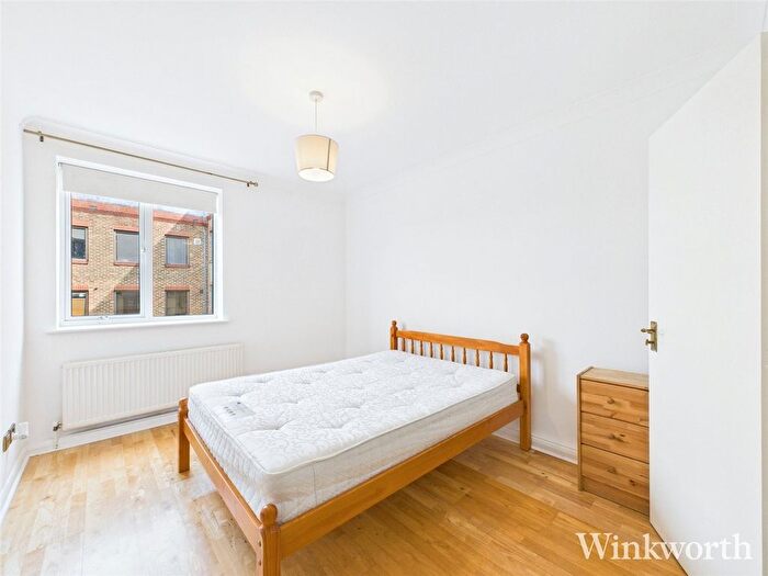 2 Bedroom Flat To Rent In Leeland Terrace, London, Uk, W13