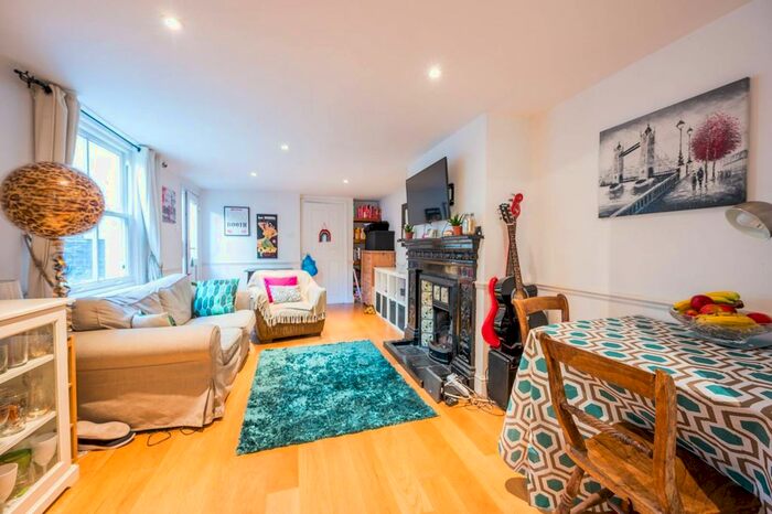 2 Bedroom Flat To Rent In Strathleven Road, Clapham Park, London, SW2