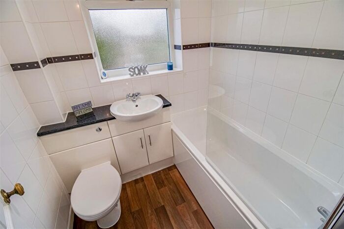 3 Bedroom Terraced House For Sale In Netherfield Avenue, Netherton, Wakefield, WF4