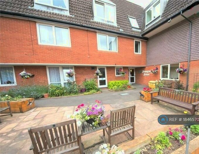 1 Bedroom Flat To Rent In Home Green House, Haslemere, GU27