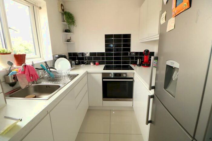 Studio To Rent In Streamside Close, Edmonton, N9