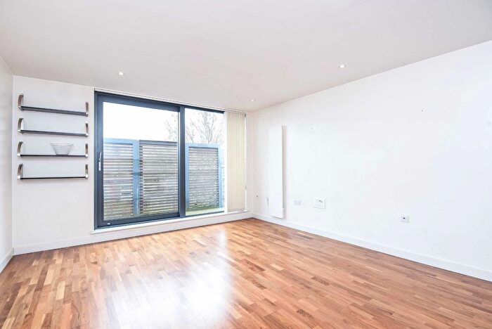 2 Bedroom Flat To Rent In Wellington Road, Kensal Green, London, NW10