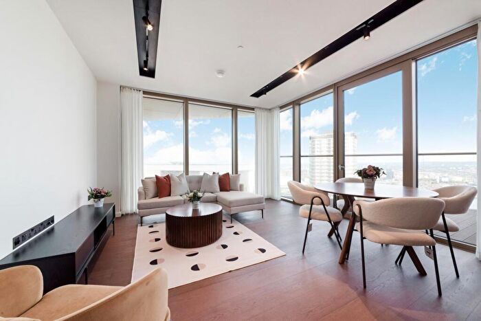 2 Bedroom Apartment To Rent In Park Drive, Canary Wharf, London, E14