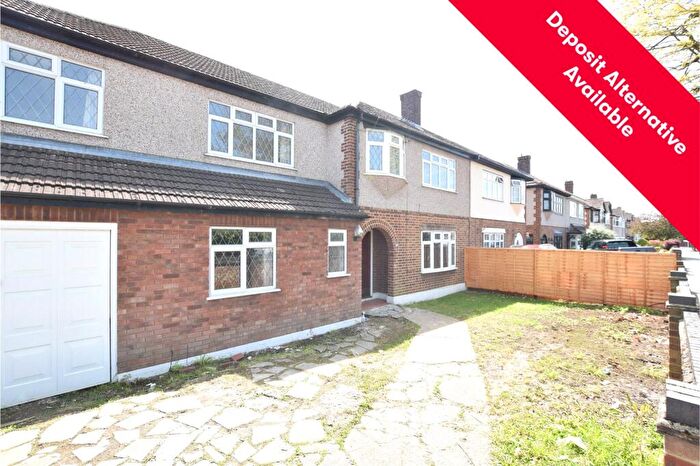 5 Bedroom Semi-Detached House To Rent In Moray Way, Romford, Havering, RM1