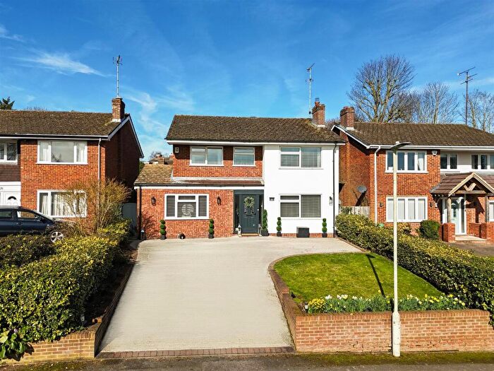 5 Bedroom Detached House For Sale In Derwent Road, Harpenden, AL5