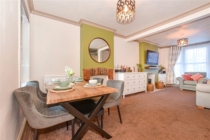 3 Bedroom End Of Terrace House For Sale In Francis Road, Ashford, Kent, TN23