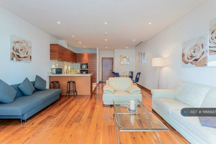 2 Bedroom Flat To Rent In Hawker Building, London, SW11