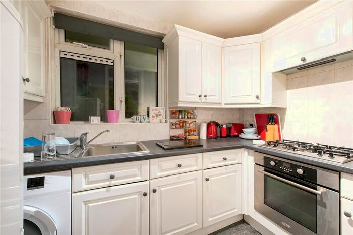 1 Bedroom Flat To Rent In Townshend Terrace, Richmond, Surrey, TW9