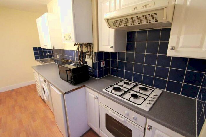 2 Bedroom Flat To Rent In North End Road, London, W14