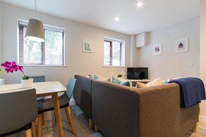 3 Bedroom Flat To Rent In Victoria Road, Leeds, LS6