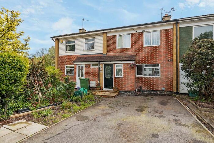 3 Bedroom Terraced House For Sale In Theale, Berkshire, RG7