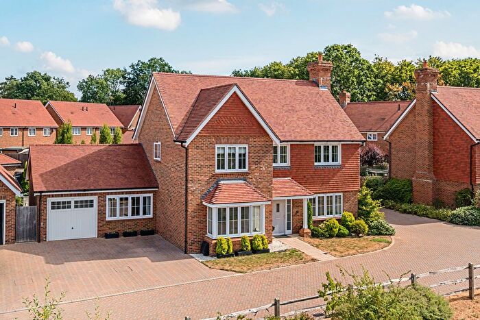 4 Bedroom Detached House For Sale In Holly Bush Close, Cranleigh, GU6