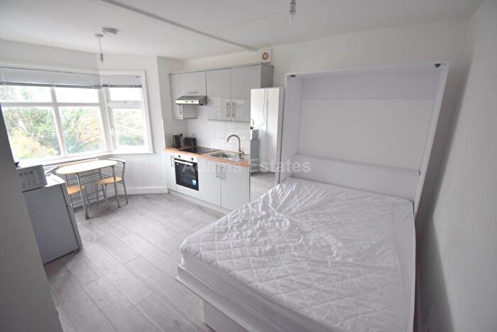 Studio To Rent In Oxford Road, Tilehurst, RG31