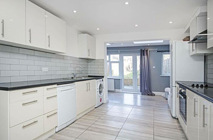 2 Bedroom Flat To Rent In West Hendon Broadway, Hendon, London, NW9