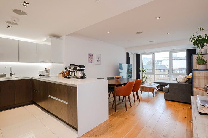 2 Bedroom Flat To Rent In Kew Bridge, Brentford, TW8