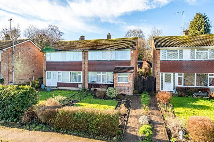 3 Bedroom Semi Detached House For Sale In Mancroft Road, Aley Green, LU1