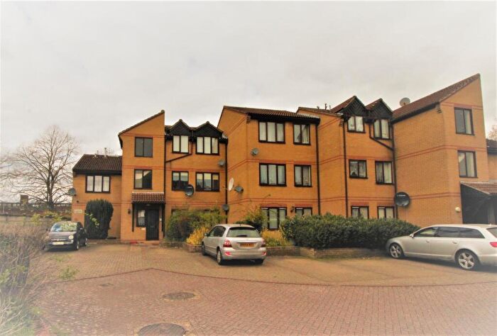 1 Bedroom Flat To Rent In Maple Leaf Court, EN8