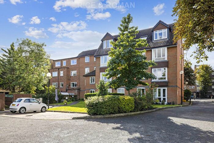 2 Bedroom Flat For Sale In Kingston Road, New Malden, KT3