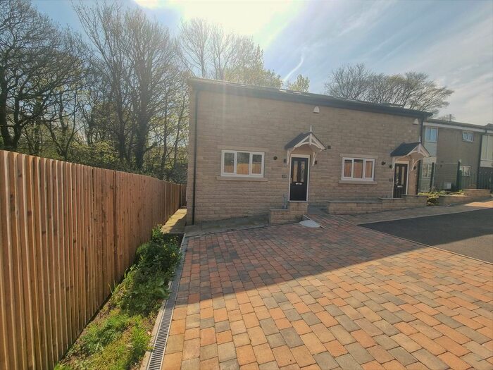 3 Bedroom Semi-Detached House To Rent In Roydwood Terrace, Cullingworth, BD13