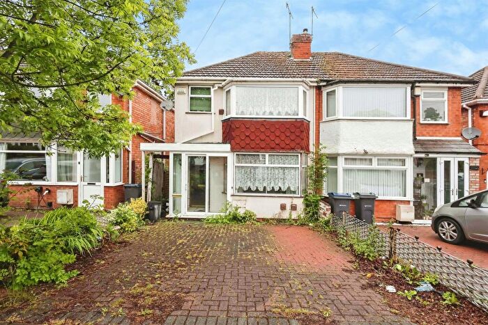 3 Bedroom Semi Detached House For Sale In Parkdale Road, Birmingham, B26