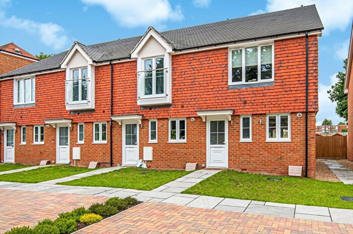 2 Bedroom End Of Terrace House To Rent In Park View Close, Guildford, GU2