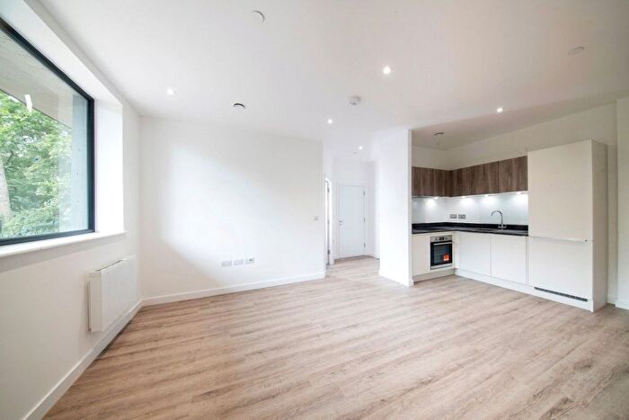 1 Bedroom Flat To Rent In Fairview House, Ashwood Park, Basingstoke, RG23