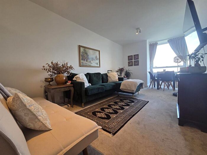 1 Bedroom Flat To Rent In Eagle Heights, Bramlands Close, Clapham Junction, SW11