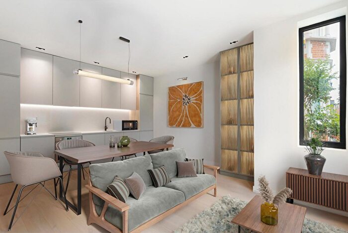 1 Bedroom Flat For Sale In Creswick Road, London, W3