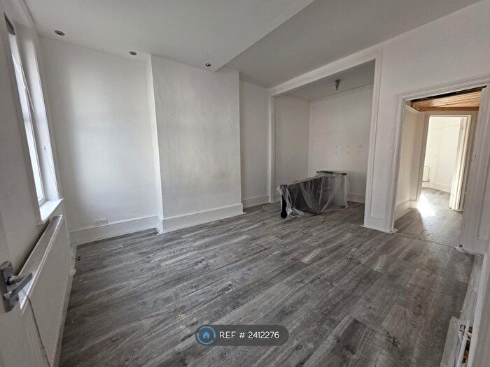 2 Bedroom Flat To Rent In East Finchley, London, N2