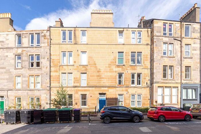 1 Bedroom Flat For Sale In Caledonian Crescent, Edinburgh, EH11